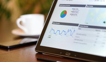 Aligning advertising clicks and on-site performance data