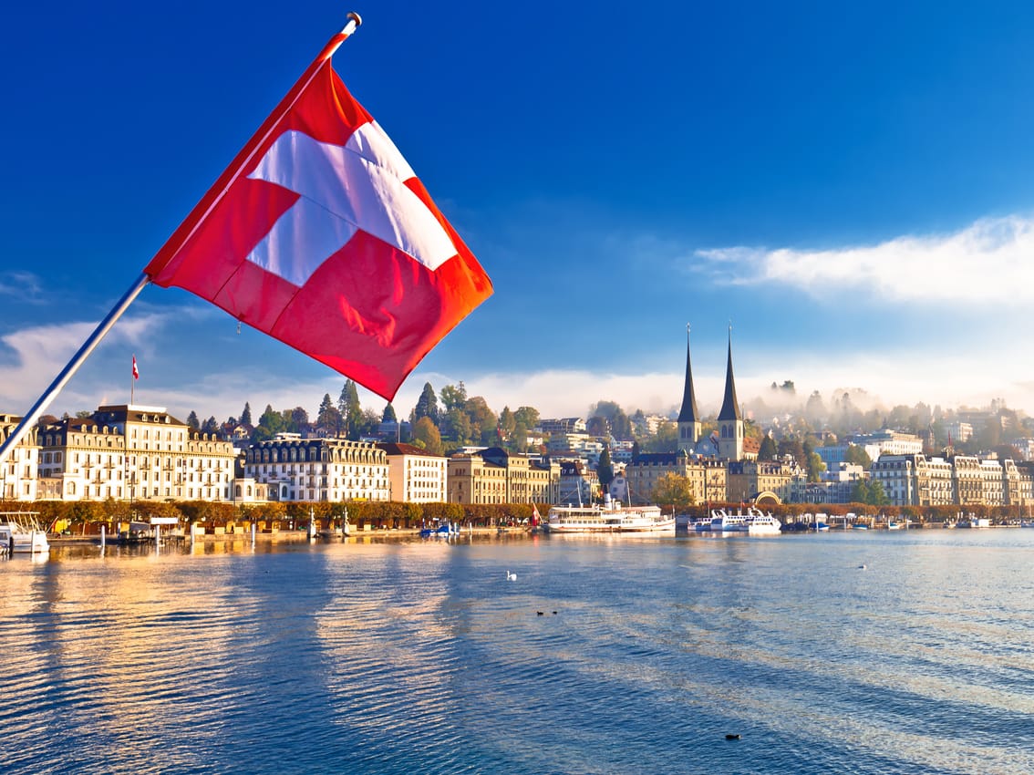 Swiss institutional investors' financial media consumption