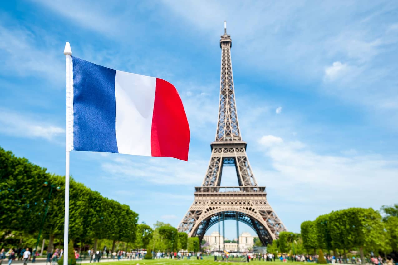 Young French investors more self-directed than older peers
