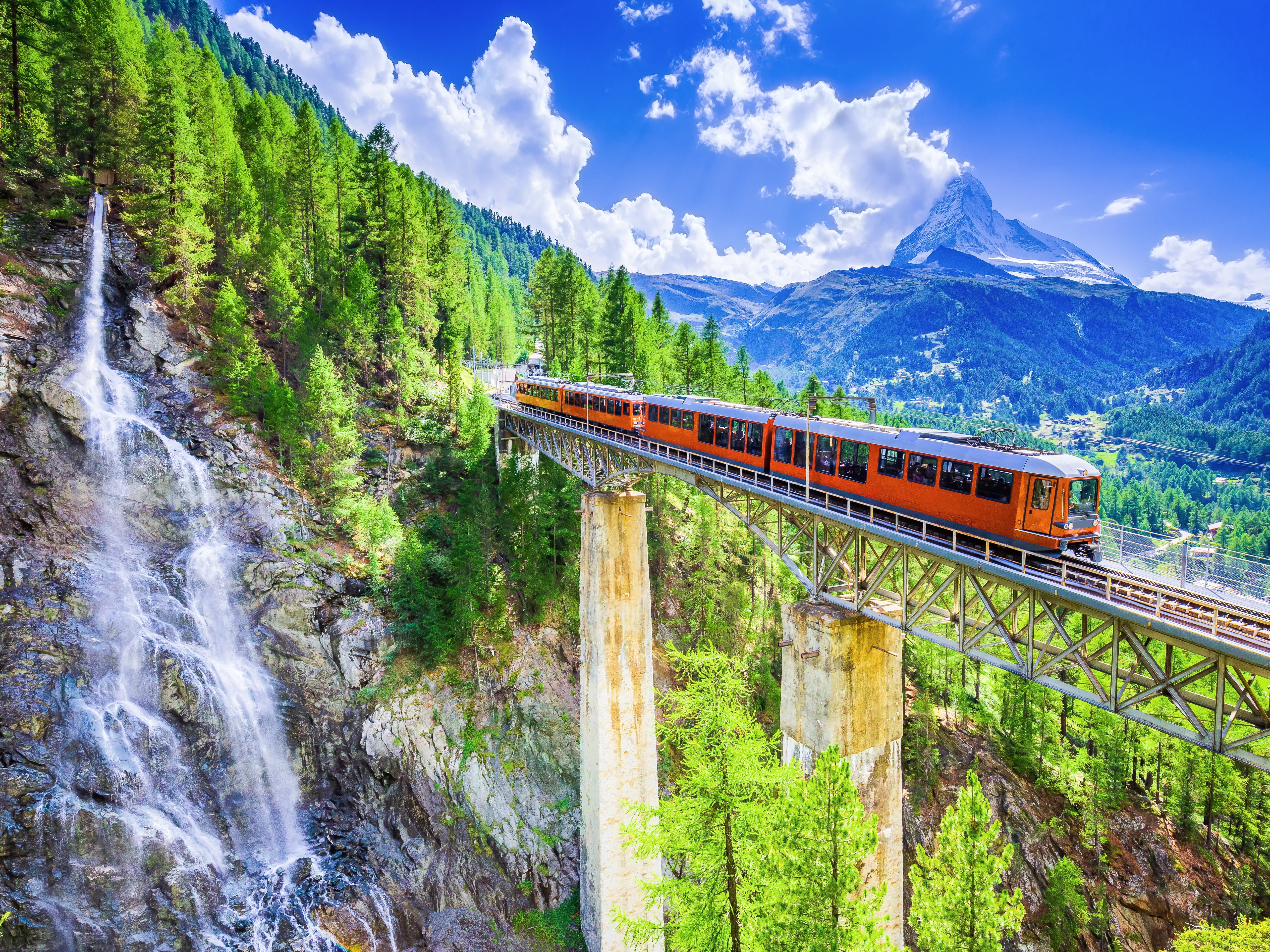 Swiss intermediaries increase LinkedIn use